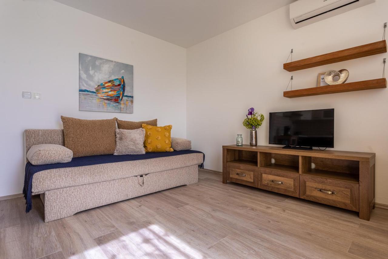 Apartment Magic Garden 巴斯卡 外观 照片